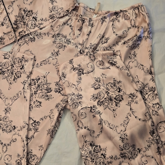 Pink & Black Floral Print Pajama Set with Feathers By Gilligan &O'Malley - Picture 9 of 10